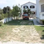Family Friendly Seaside - Mulo, Zadar - 6155 * Vrsi