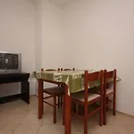 Family Friendly Seaside - Mulo, Zadar - 6155 דירה