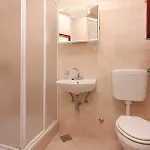 Family Friendly Seaside - Mulo, Zadar - 6155 דירה