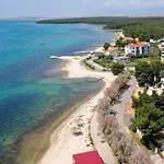 Family Friendly Seaside - Mulo, Zadar - 6155 شقة فرسي