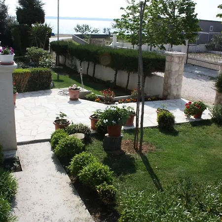 アパート Family Friendly Seaside - Mulo, Zadar - 6155 ヴーシ