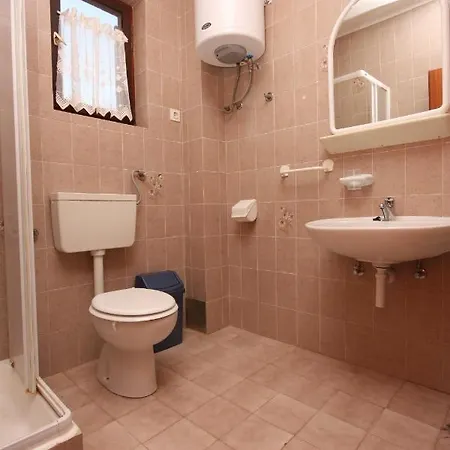 Family Friendly Seaside - Mulo, Zadar - 6155 ヴーシ