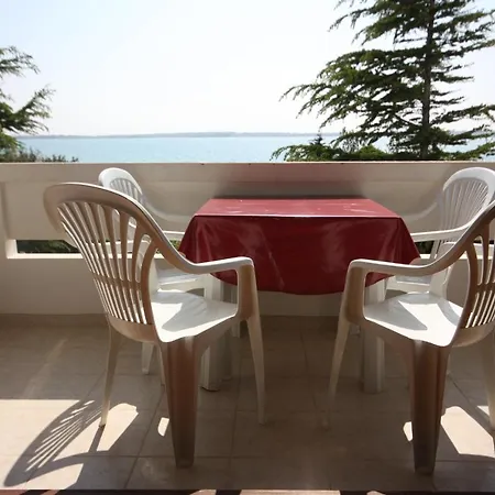 Family Friendly Seaside - Mulo, Zadar - 6155 ヴーシ