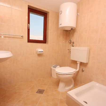 Family Friendly Seaside - Mulo, Zadar - 6155 ヴーシ