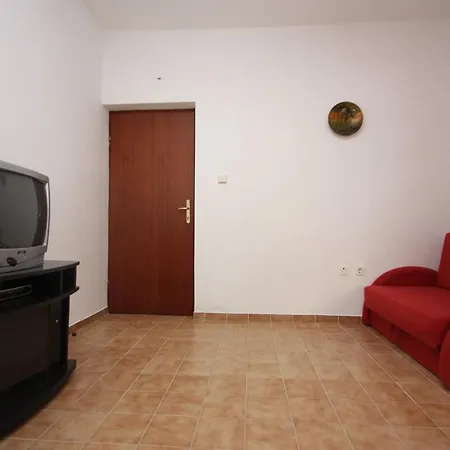 Family Friendly Seaside - Mulo, Zadar - 6155 アパート ヴーシ