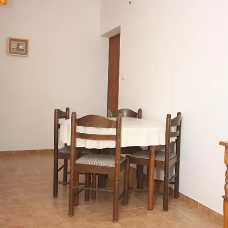 アパート Family Friendly Seaside - Mulo, Zadar - 6155 ヴーシ