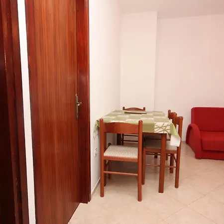 Family Friendly Seaside - Mulo, Zadar - 6155 アパート ヴーシ