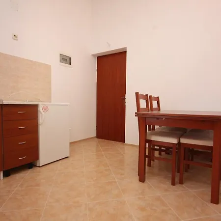 Family Friendly Seaside - Mulo, Zadar - 6155 アパート ヴーシ