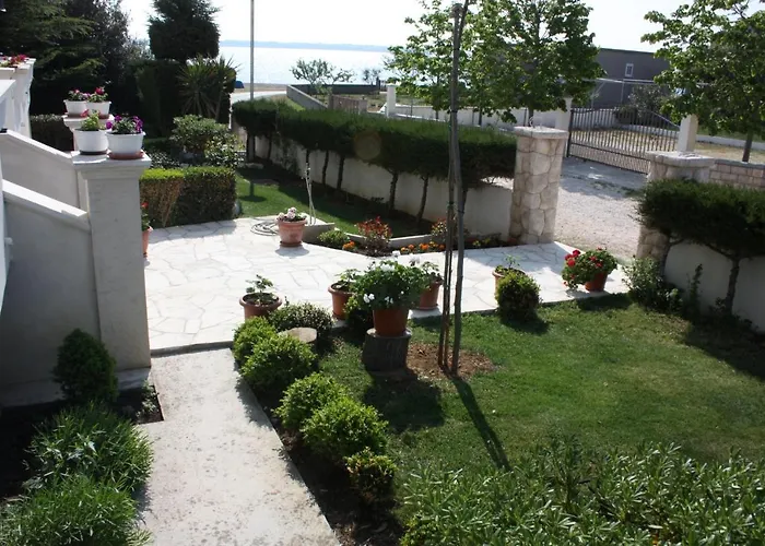 Appartement Family Friendly Seaside - Mulo, Zadar - 6155 Vrsi
