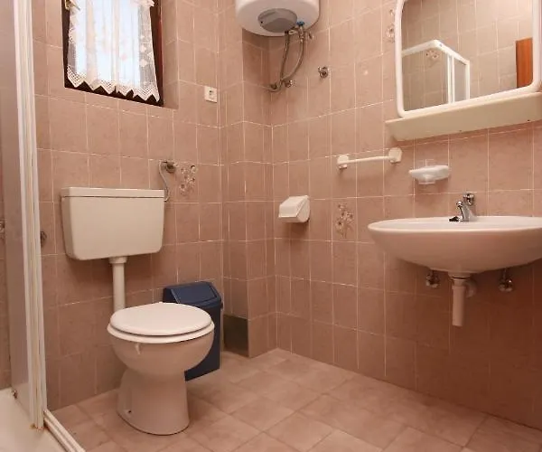 Family Friendly Seaside - Mulo, Zadar - 6155 Vrsi
