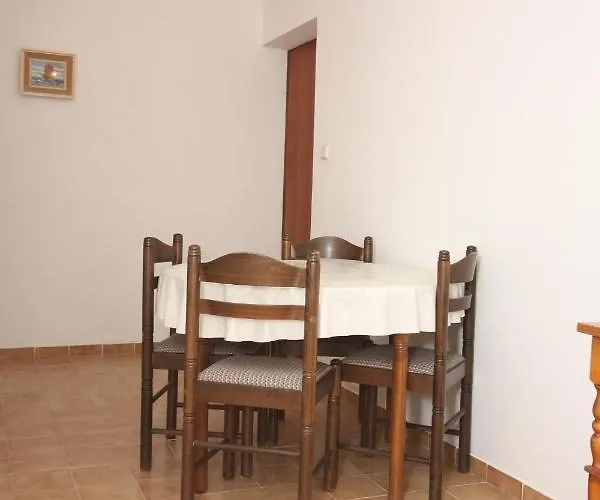 Appartement Family Friendly Seaside - Mulo, Zadar - 6155 Vrsi