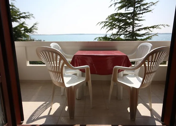 Family Friendly Seaside Apartments Vrsi - Mulo, Zadar - 6155 Врси
